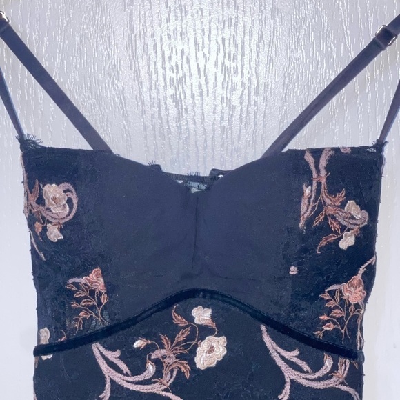 LA PERLA Hampton Court Lace Embroidered Goth Dark Floral Fairy Crop Size 3 36C - Picture 5 of 12